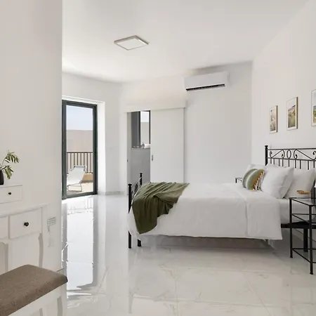 Jacuzzi Penthouse With Large Terrace & Views * Marsalforn